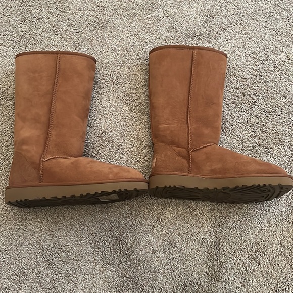 UGG boots in new condition - Picture 5 of 6